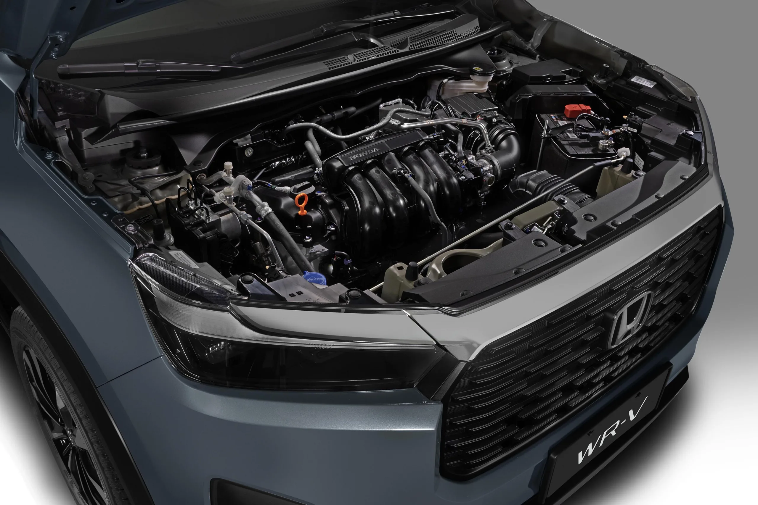 Motor 1.5 aspirado de 126 cv responde de forma linear, funciona melhor em tráfego urbano e mantém ritmo em estrada, mas exige planejamento em ultrapassagens.