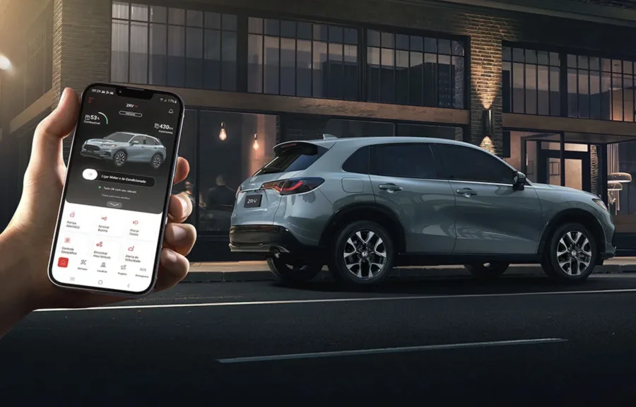 Com o myHonda Connect, o motorista controla funções do carro pelo celular, como travamento, climatização e localização em tempo real.
