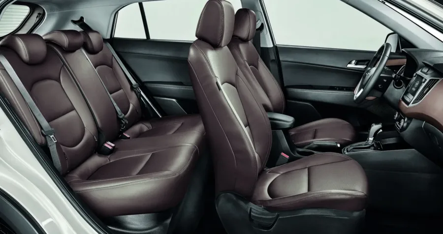 Com espaço para cinco ocupantes e porta-malas de 431 litros, o Creta oferece interior ergonômico e prático, ideal para famílias pequenas e viagens ocasionais.