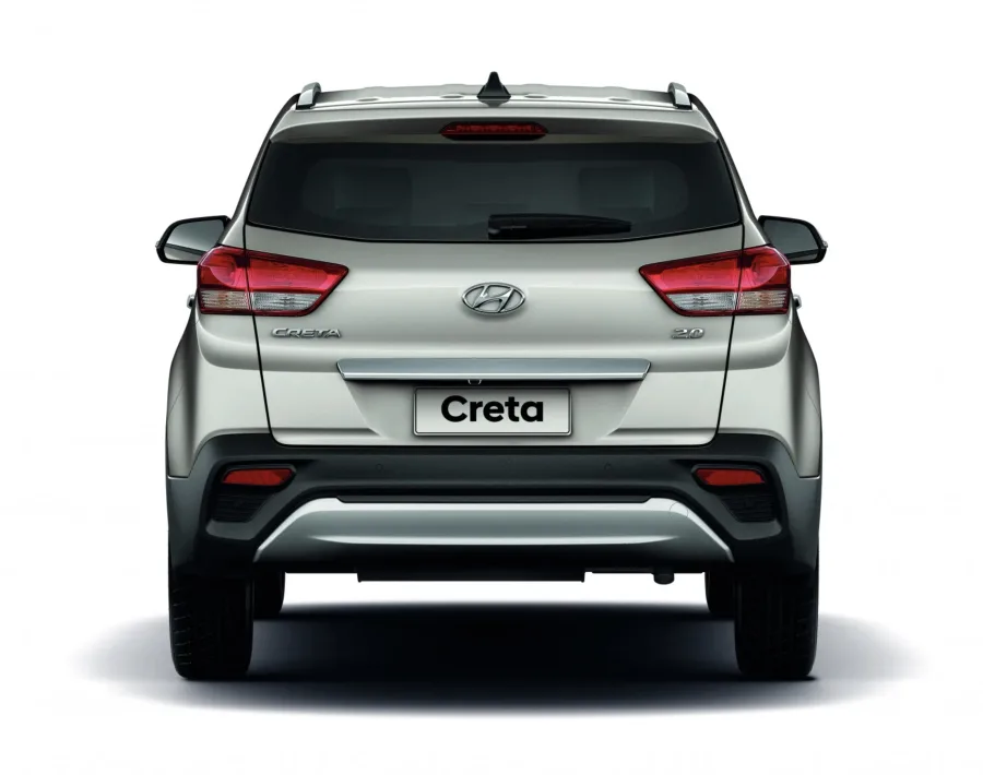 Consome 6,9 km/l com etanol e 11,4 km/l com gasolina. O tanque de 55 litros assegura boa autonomia, ultrapassando 600 km em rodovias com gasolina.