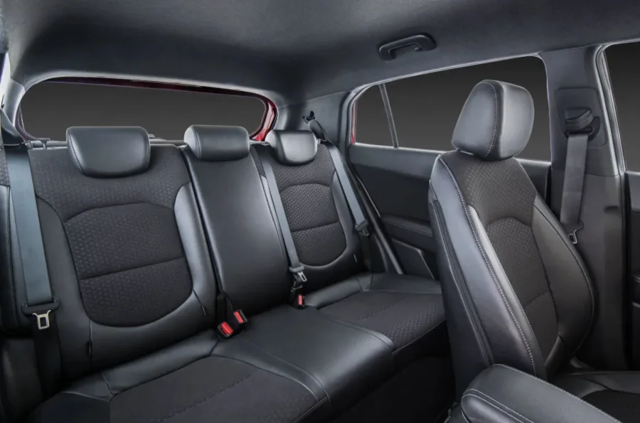 Funciona bem como SUV familiar compacto, ótimo na cidade pela direção leve e prático para viagens com porta malas de 431 litros e cabine silenciosa.