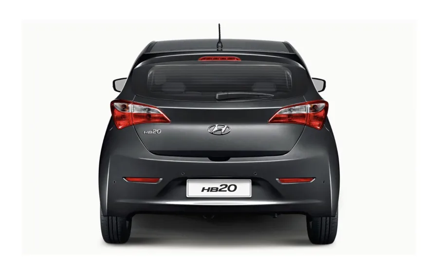 O consumo chega a 7,6 km/l com etanol e 11,5 km/l com gasolina na cidade, alcançando até 14,5 km/l na estrada. O tanque de 50 litros oferece autonomia de até 725 km.