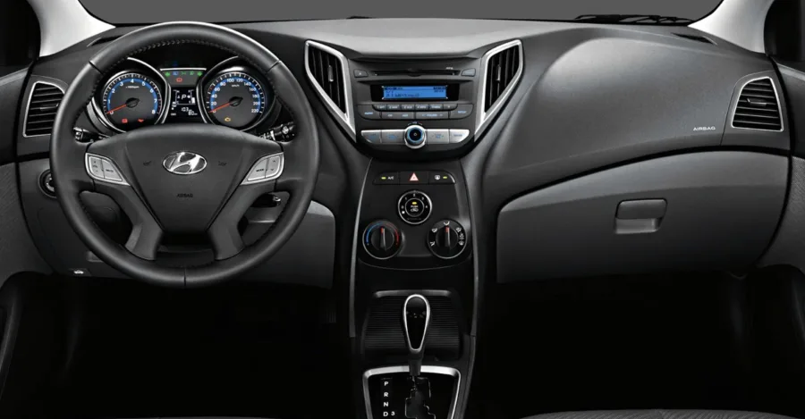 Câmbio automático de 4 marchas, direção hidráulica e tração dianteira proporcionam condução leve e confortável no uso urbano.