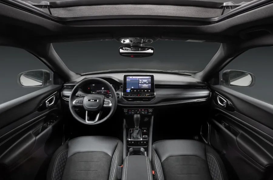 O câmbio automático de seis marchas com conversor de torque proporciona trocas suaves e desempenho constante, ideal para quem busca conforto e facilidade no trânsito.