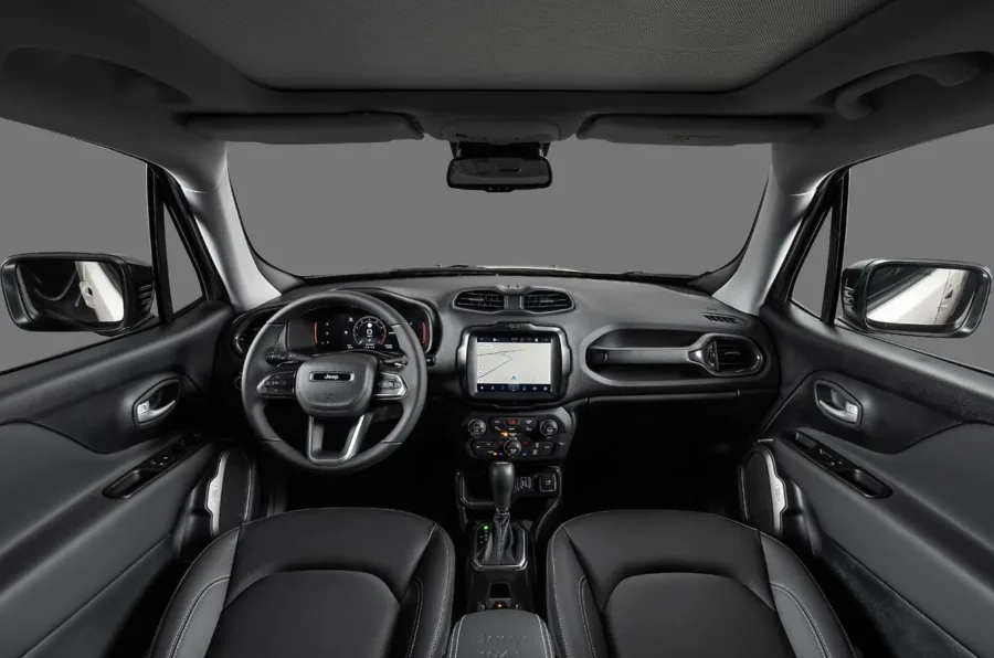 A transmissão automática de seis velocidades, com conversor de torque e tração dianteira, prioriza conforto e suavidade. É fácil de dirigir e se adapta bem ao trânsito urbano.