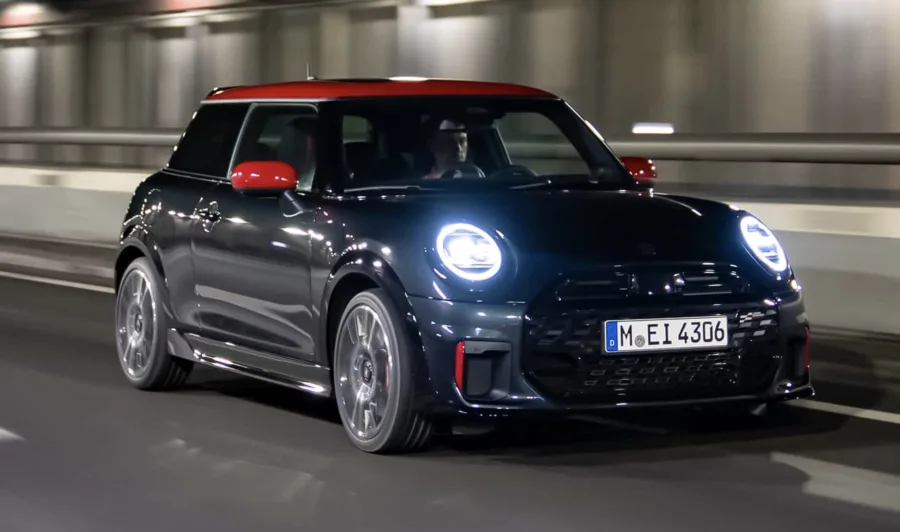 As versões do Mini Cooper 2026 atendem perfis distintos — do urbano sofisticado ao entusiasta esportivo — unindo tradição, desempenho e tecnologia em um hatch premium atemporal.