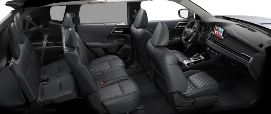 O interior comporta até sete pessoas com conforto, trazendo teto panorâmico, bancos de couro elétricos e sistema multimídia com câmeras 360°, além de recursos de segurança como alerta de ponto cego e frenagem autônoma.