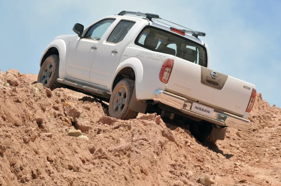 Consumo médio de 10,5 km/l na cidade e 12,5 km/l na estrada, tanque de 80 litros garante autonomia de até 1.000 km, ideal para longos percursos.