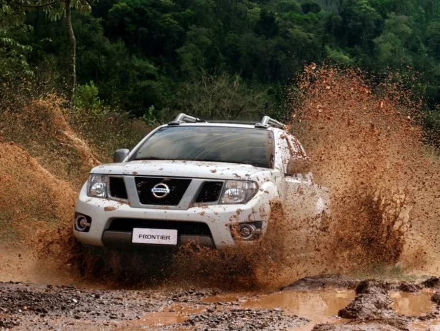 As versões da Nissan Frontier 2015 Diesel variam entre opções simples e completas, servindo tanto para o trabalho pesado no campo quanto para o uso urbano com conforto e robustez.