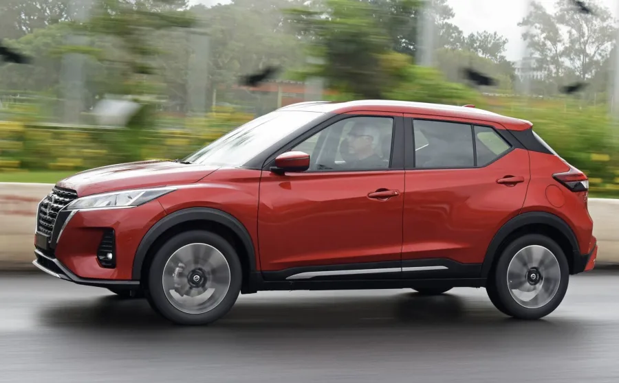 Consome 7,8 km/l com etanol e 11,4 km/l com gasolina na cidade, tanque de 41 litros garante boas distâncias sem reabastecer.