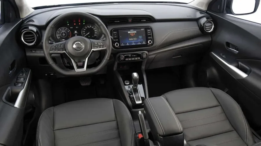 Com tração dianteira, direção elétrica e câmbio CVT de sete marchas simuladas, oferece condução leve e ágil, sem esportividade, mas com boa suavidade.