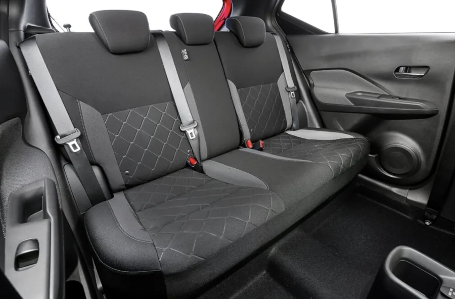 Interior para 5 pessoas, porta-malas de 432 litros e carga útil de 421 kg. Oferece conforto e praticidade no uso familiar e urbano.