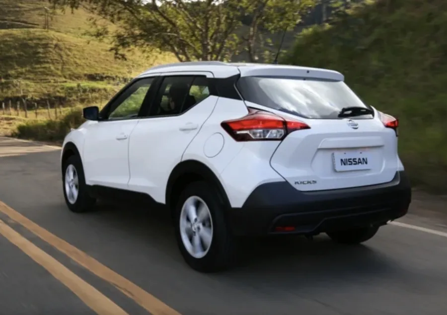 O consumo é destaque: 7,8 km/l com etanol e até 13 km/l com gasolina, tanque de 41 litros e autonomia de até 533 km garantem boa economia.