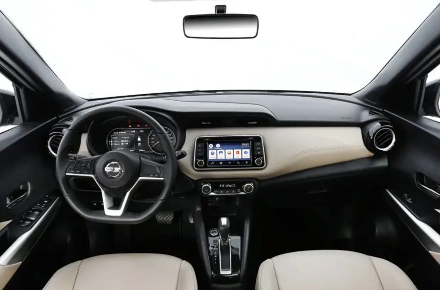 O câmbio CVT e a tração dianteira tornam a condução leve e confortável, ideal para o trânsito urbano e viagens curtas.