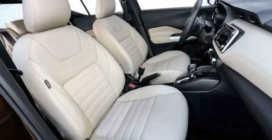 Com o uso contínuo, espaço e praticidade ganham peso. O porta-malas de 431 litros e a altura do solo resolvem situações que só aparecem fora do showroom.