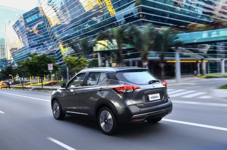 O consumo é de 7,7 km/l (etanol) e 11,4 km/l (gasolina) na cidade, com tanque de 41 litros e autonomia de até 562 km.