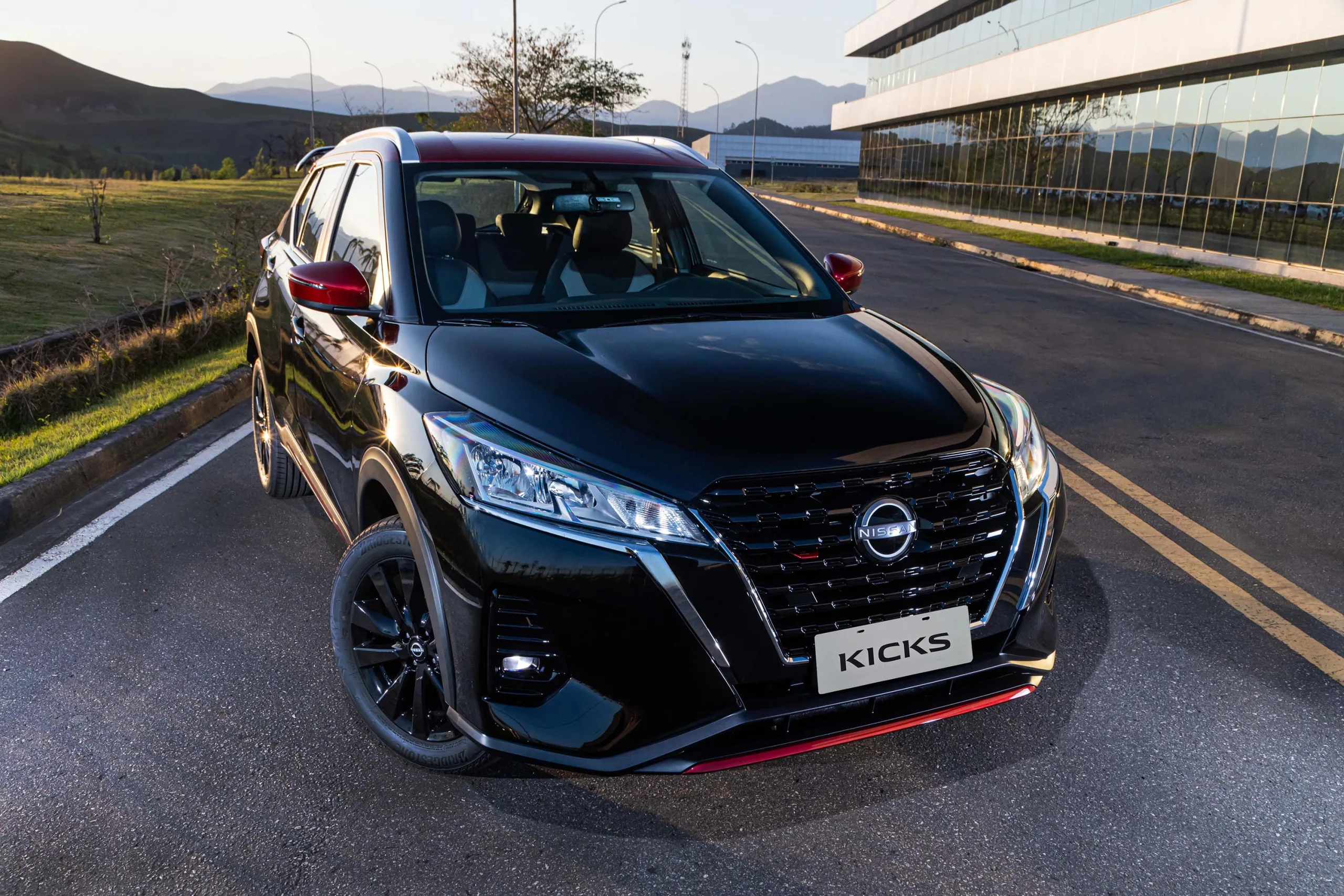 Nissan Kicks XPlay 1.6 2024: Preço, Ficha técnica, Consumo, Equipamentos e Fotos; versão especial tem visual diferenciado