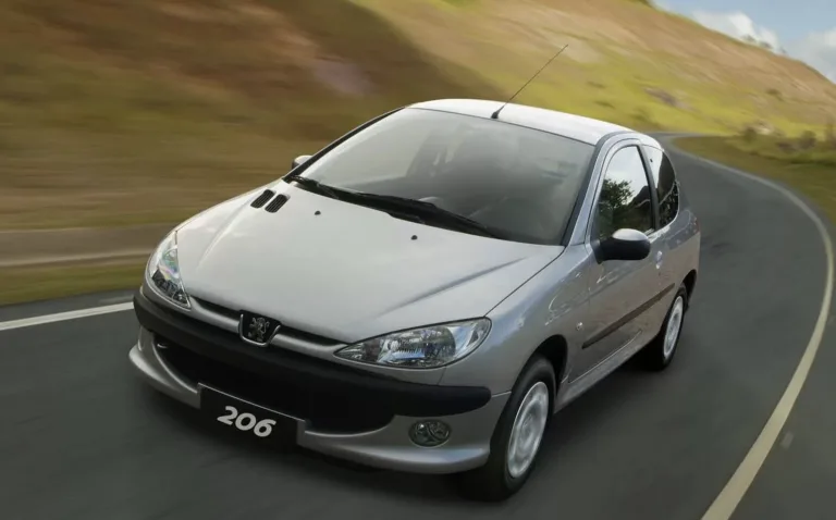 Peugeot 206 Sensation 1.4 8V 2010 4 portas: Preço, Ficha técnica, Consumo, Equipamentos e Fotos; compacto francês combina praticidade e baixo consumo urbano