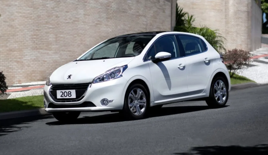 Peugeot 208 Griffe 1.6 AT 2013: Preço, Ficha técnica, Consumo, Equipamentos e Fotos; compacto automático faz até 11 km/l
