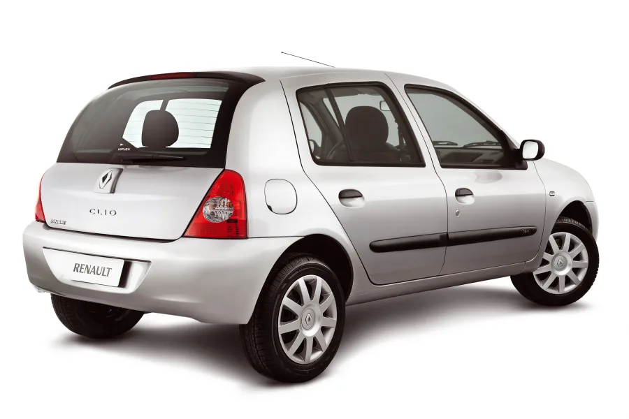 No consumo, faz 7,2 km/l com etanol e até 14,5 km/l com gasolina. O tanque de 50 litros garante autonomia de até 725 km, bom para quem quer economia sem depender tanto dos postos.