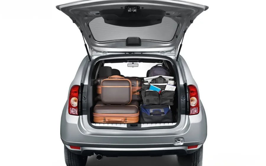 O Renault Duster Expression 1.6 2014 usa câmbio manual de 5 marchas, com embreagem leve e tração dianteira, oferecendo condução simples e prática para o dia a dia.