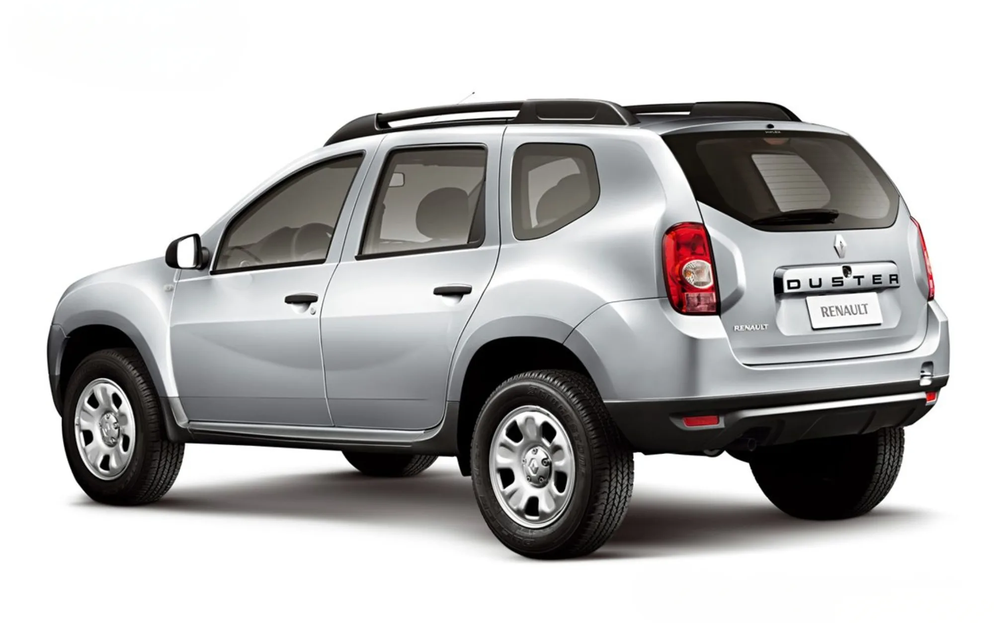 O motor 1.6 de 115 cv e torque de 15,5 kgfm garante desempenho equilibrado no Renault Duster Expression 1.6 2014, ideal para trajetos urbanos e viagens leves.