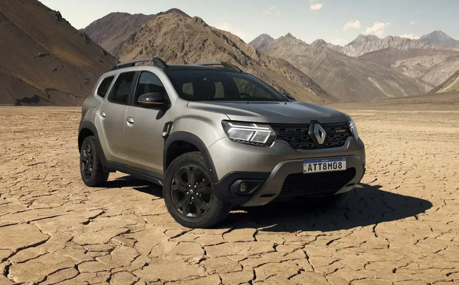 Equipado com motor 1.3 turbo de 170 cv e torque de 27,5 kgfm, o Duster oferece aceleração forte e retomadas ágeis, com câmbio CVT de 8 marchas e tração dianteira eficiente no uso urbano.