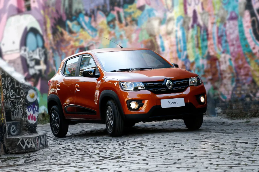 As versões Life, Zen e Intense do Renault Kwid 2018 equilibram economia e praticidade, variando do básico ao mais completo, atendendo motoristas que buscam eficiência e conforto no uso urbano.