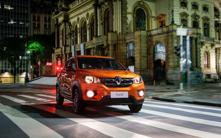 Renault Kwid Intense 1.0 2018: Ficha técnica completa; motor 1.0 de 3 cilindros entrega até 70 cv e tem baixo custo de manutenção