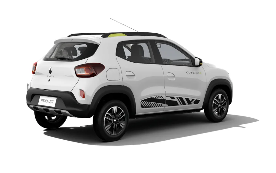 Com motor 1.0 de 71 cv e torque de 10 kgfm, o modelo é leve e ágil nas retomadas, ideal para o uso urbano e deslocamentos curtos, priorizando a economia em vez do desempenho esportivo.