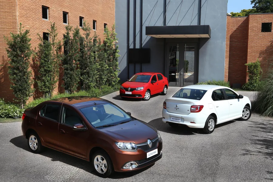 O consumo é eficiente: 7,3 km/l com etanol e 10,6 km/l com gasolina na cidade, podendo atingir 12,5 km/l em rodovias. O tanque tem 50 litros e a autonomia chega a 625 km.