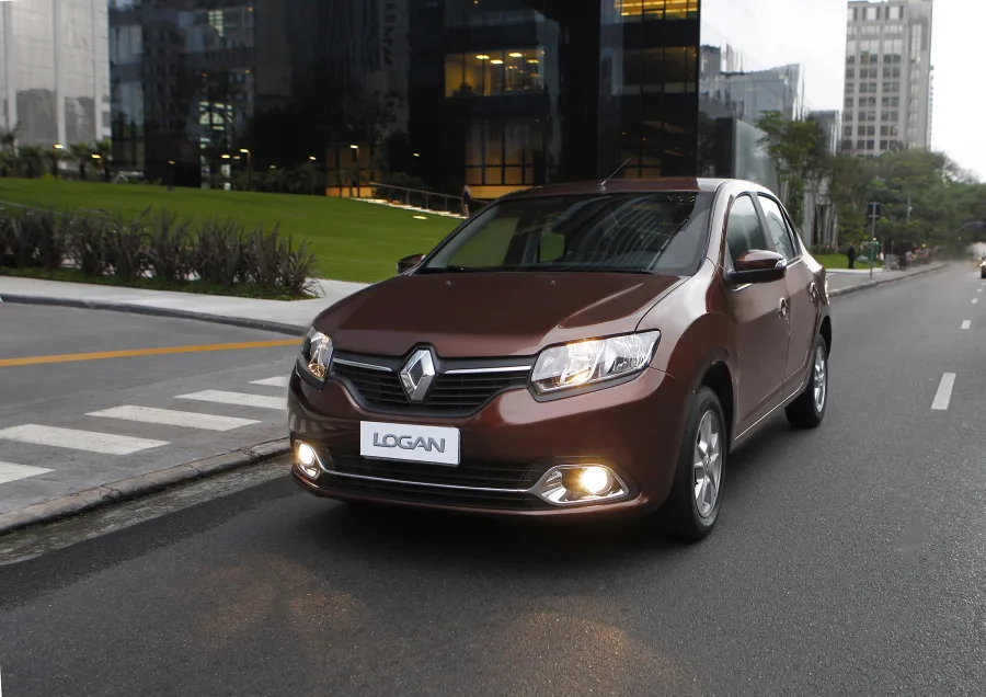 Renault Logan Expression 1.6 8V 2015: Preço, Ficha técnica, Consumo, Equipamentos e Fotos; motor 1.6 flex é confiável e entrega bom desempenho urbano
