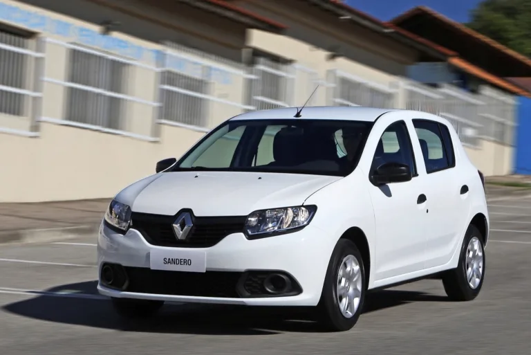Renault Sandero Expression 1.6 8V 2016: Preço, Ficha técnica, Consumo, Equipamentos e Fotos; compacto flex faz até 12,4 km/l na estrada e entrega desempenho equilibrado