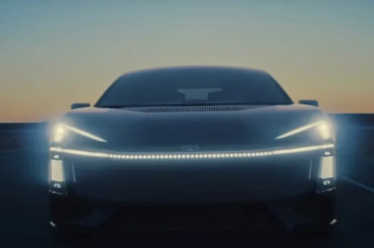 Toyota Corolla Concept: novo visual “descolado” do sedan é apresentado no Japan Mobility Show 2025