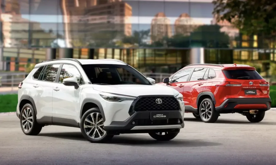 As versões do Toyota Corolla Cross 2024 equilibram eficiência e desempenho, com opções híbridas econômicas e flex potentes, ideais tanto para uso urbano quanto em viagens.