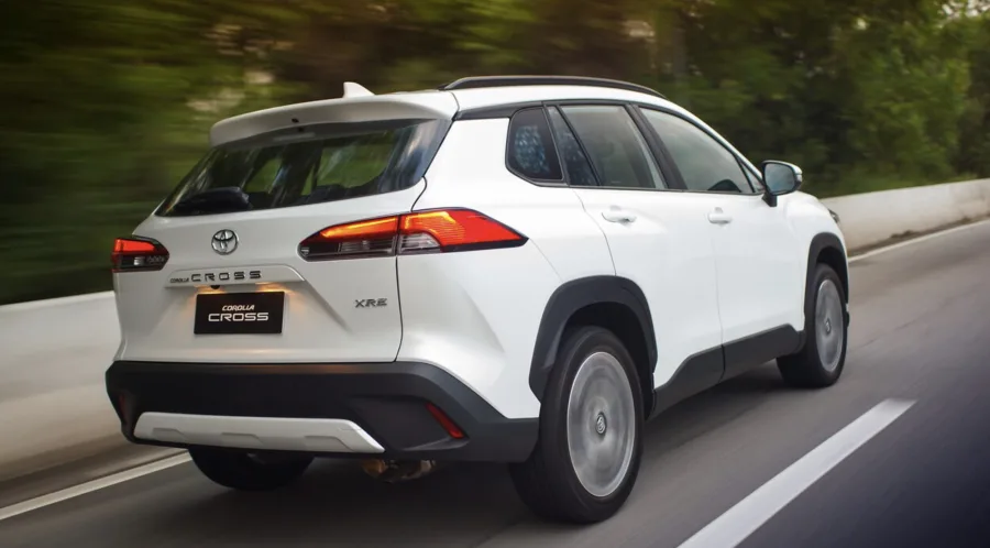 O Toyota Corolla Cross XRE 2.0 2024 é voltado a famílias que procuram conforto, espaço e confiabilidade. Tem boa posição de dirigir e interior bem-acabado, sendo uma escolha sólida no mercado de usados.