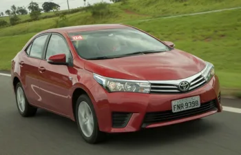Toyota Corolla GLi 1.8 AT 2016: Preço, Ficha técnica, Consumo, Equipamentos e Fotos; sedan automático tem porta-malas de 470 litros e agrada quem viaja com bagagem