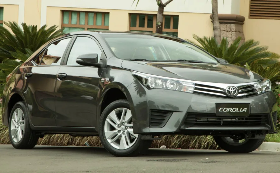 As versões do Corolla 2016 vão do GLi básico e econômico ao Altis mais sofisticado, passando por opções como o GLi Upper e o XEi, que equilibram conforto, desempenho e praticidade.