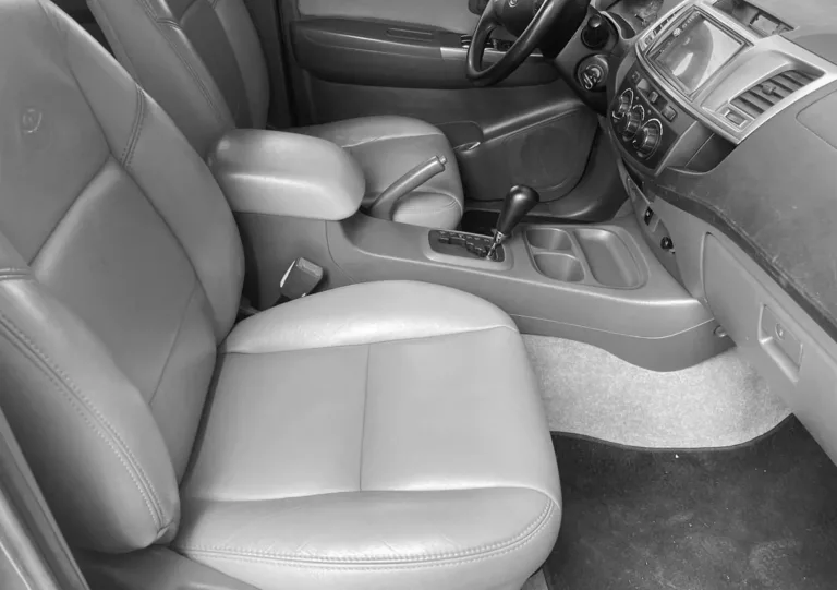 Toyota Hilux 2.7 SR 2014: Preço, Ficha técnica, Consumo, Equipamentos e Fotos; picape potente e resistente para o trabalho e o dia a dia