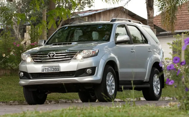 Toyota SW4 SRV 3.0 Turbo Diesel 4×4 2014 é um SUV usado de respeito, mantém força e conforto, mas pede atenção à manutenção