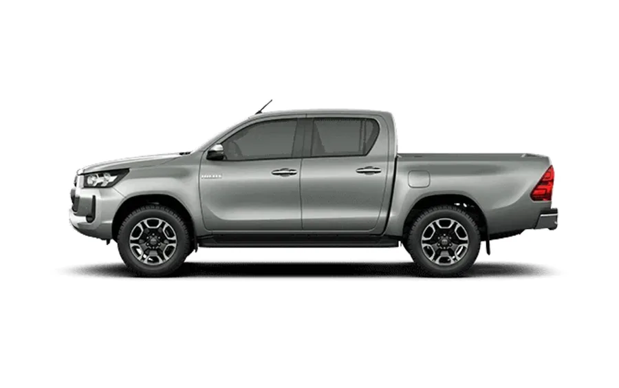 O consumo urbano é de 10,1 km/l e o rodoviário de 11,3 km/l, com tanque de 80 litros e autonomia máxima de 904 km, equilibrando força e eficiência em longos trajetos.