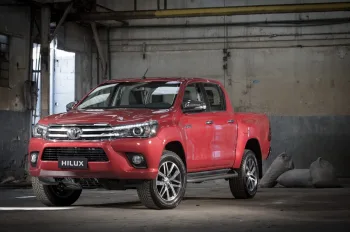Toyota Hilux SRX 2.8 2023: Preço, Ficha técnica, Consumo, Equipamentos e Fotos; picape média combina robustez com conforto e tecnologia para quem viaja e enfrenta terrenos difíceis