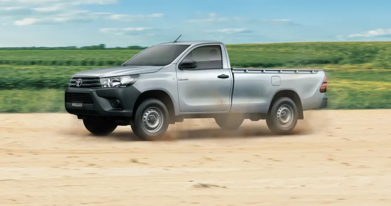 Toyota Hilux STD 2.8 CS 2025: Preço, Ficha técnica, Consumo, Equipamentos e Fotos; picape robusta com motor turbodiesel e câmbio manual