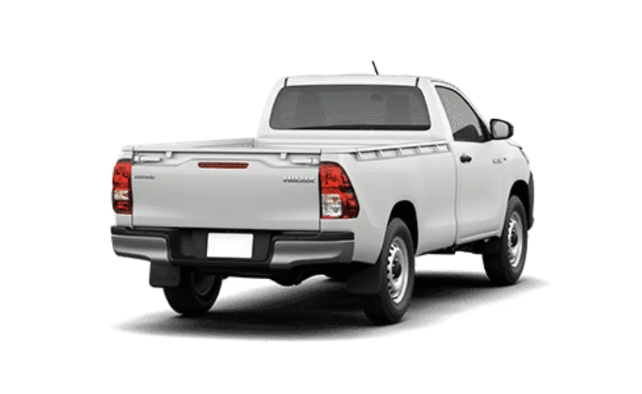 O consumo urbano de 9,3 km/l e rodoviário de 10 km/l asseguram boa economia. A autonomia total pode chegar a 800 km, tornando a picape eficiente para longas viagens sem reabastecimento frequente.