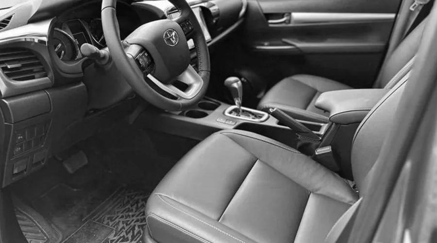 Câmbio automático de 6 marchas com tração integral temporária oferece condução segura e facilidade no uso urbano e fora de estrada.