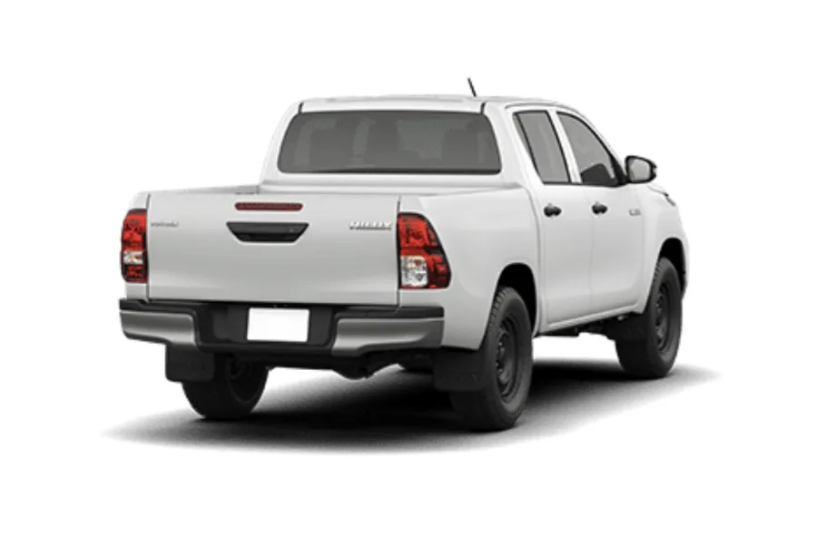 Espaço interno adequado, caçamba de 1000 litros e carga útil de 1000 kg tornam a Hilux prática para o trabalho e boa para viagens longas.