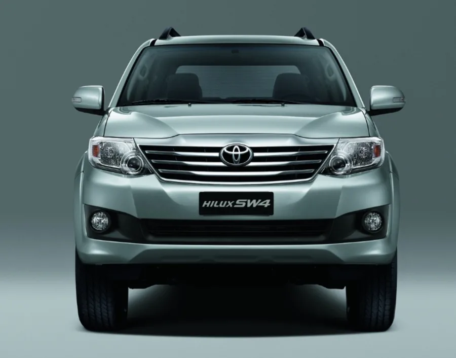 Versões a diesel são voltadas ao uso pesado e off-road, enquanto as flex priorizam conforto e economia no dia a dia, tornando a Hilux SW4 2015 uma opção versátil para diferentes perfis de motoristas.