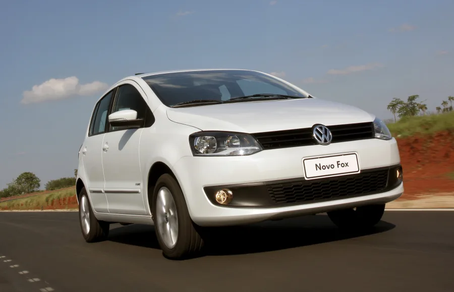 Conta com airbags frontais, ABS, direção assistida e itens de conveniência como ar-condicionado e computador de bordo. Os pontos negativos ficam por conta do câmbio lento, consumo elevado com etanol e ruídos internos em unidades mais antigas.