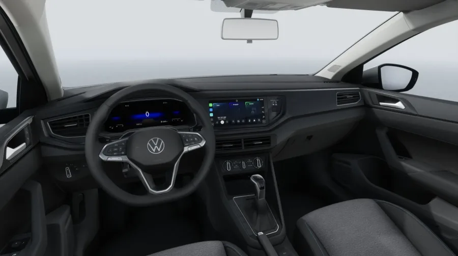O interior mantém painel digital e multimídia VW Play de 10,1", além de acabamento simples, com bom ajuste e foco em praticidade diária.