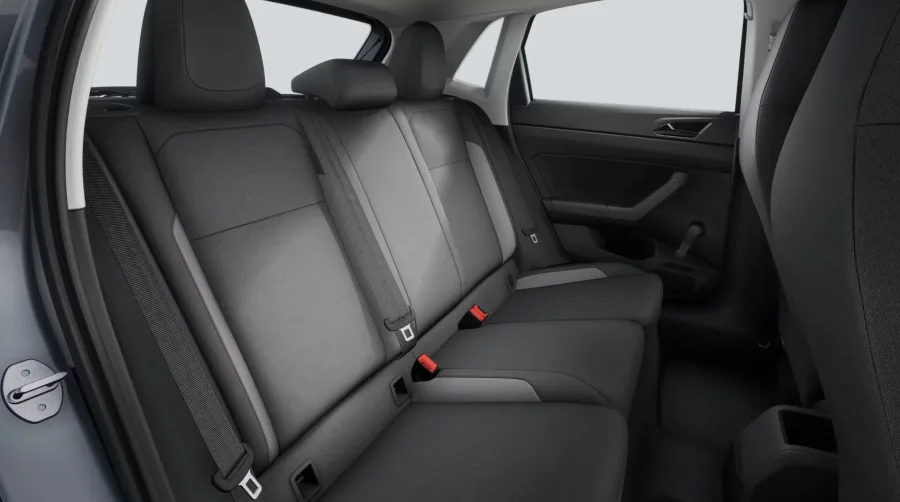 Oferece espaço para cinco ocupantes, porta-malas de 300 litros, ar-condicionado, direção elétrica, vidros e retrovisores elétricos, volante multifuncional e seis airbags.